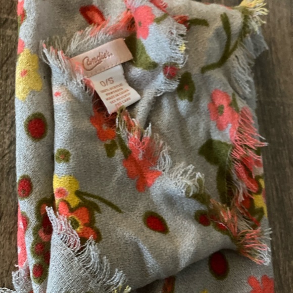 Candie’s Scarf Triangular Floral Fabric 28" Soft Challis Weave Charming and Warm - Picture 2 of 3